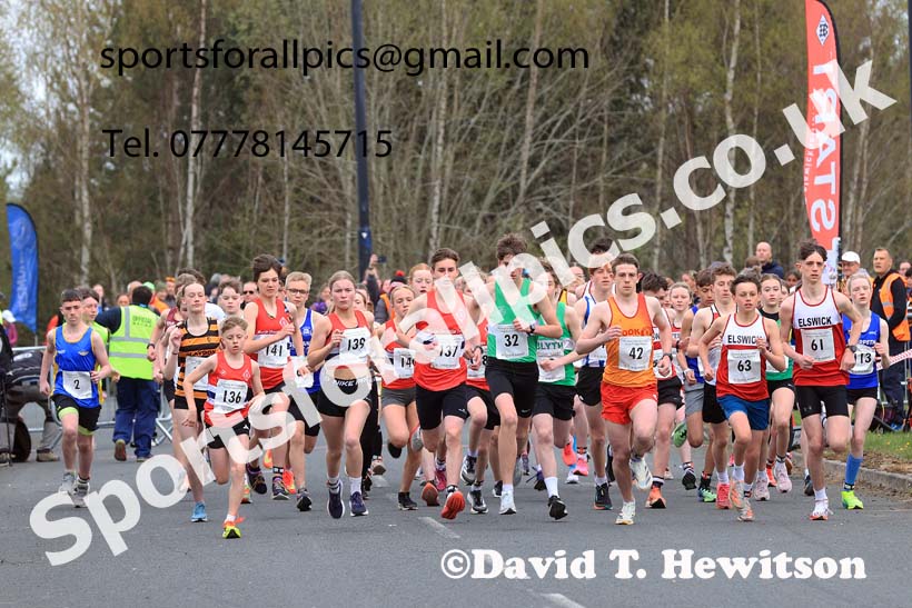 Boys and Girls under-15s, 2025 Elswick Harriers Good Friday Road Relays, Newburn, Newcastle upon Tyne. Photo: David T. Hewitson/Sports for All Pics